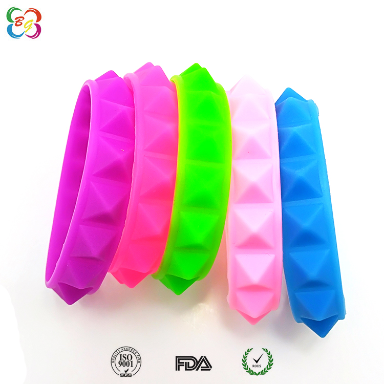 東莞博高金字塔硅膠手環(huán) 東莞博高金字塔硅膠手環(huán)