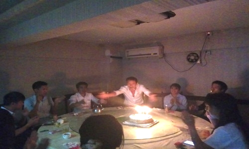 情系工眾，公司領(lǐng)導(dǎo)親身為員工過生日