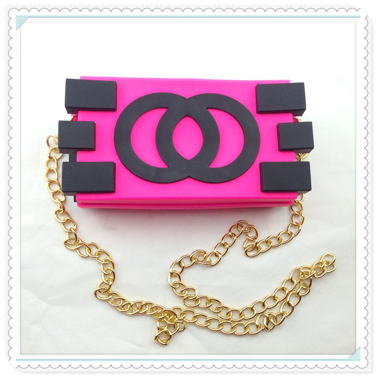 氣候干燥，如何預(yù)防硅膠制品出現(xiàn)老化等問題？