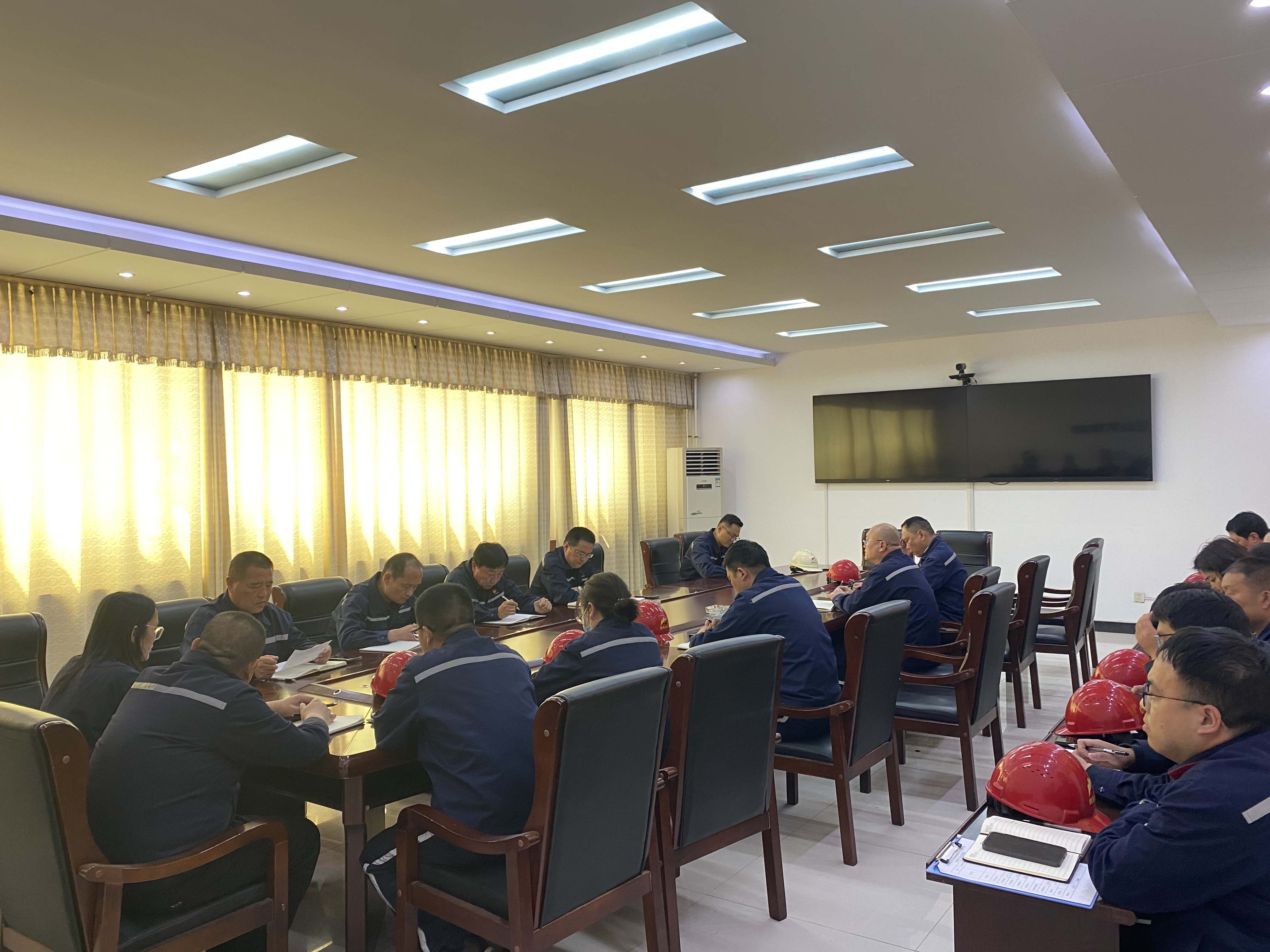 輝縣公司黨支部召開(kāi)黨員擴(kuò)大會(huì)議暨2025年上半年集體廉政談話會(huì)5